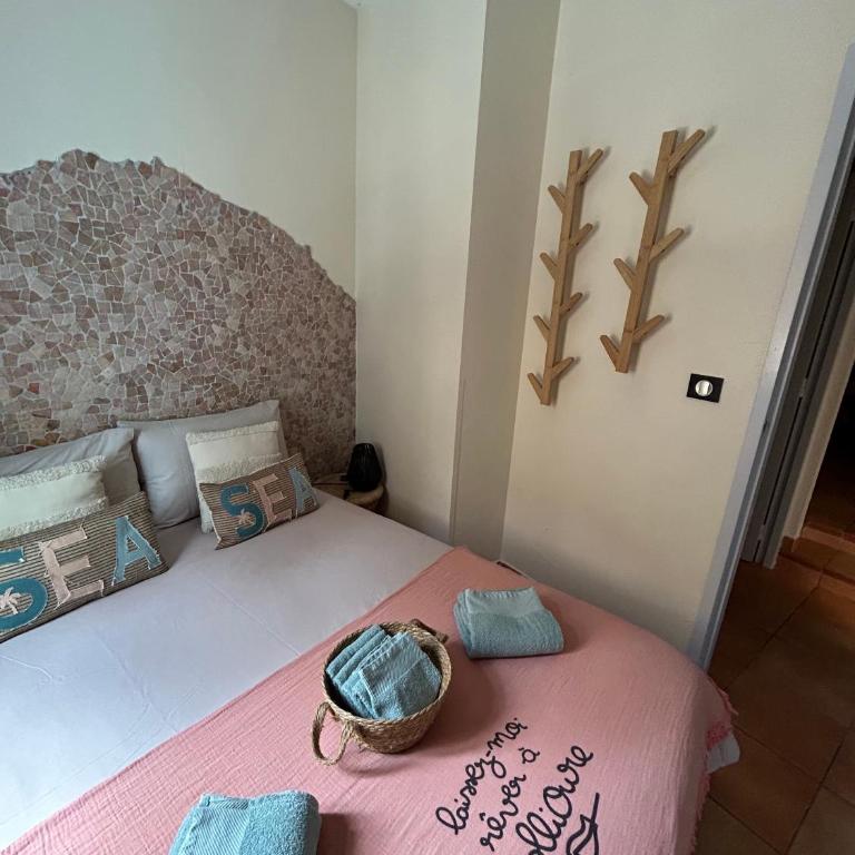 Le Grenache - One-Bedroom Apartment - 9