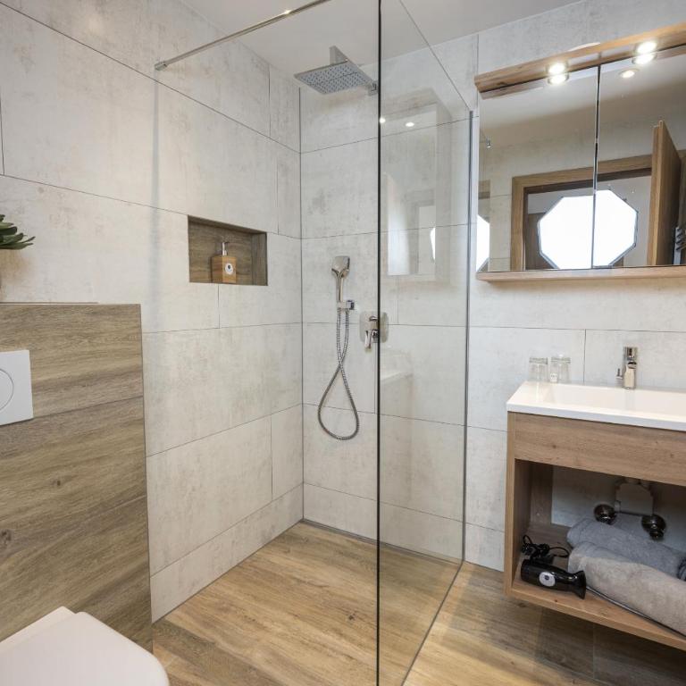 Weitenmoos Panorama Apartments - Standard Dreibettzimmer - 1