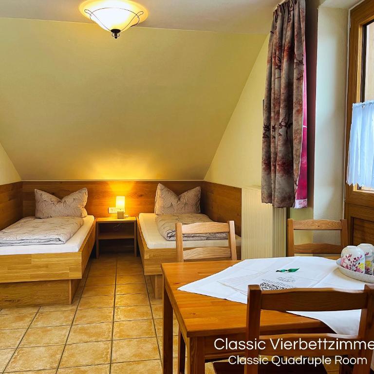 Landhotel Guglhupf - Classic Vierbettzimmer - 3