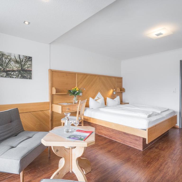 Wohlfühlhotel Frohsinn - Doppelzimmer mit Balkon - 9