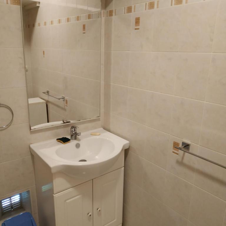 Appartement 30m2 classé 2 étoiles Atout France 200m port plages commerces - Apartment mit 1 Schlafzimmer - 17