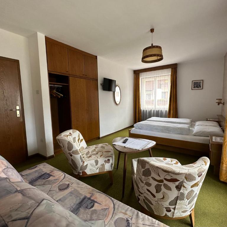 APARTMENTS Gasser - Camera Tripla con Bagno Privato Esterno - 4