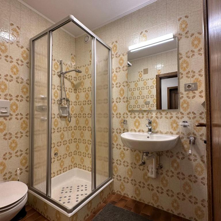 APARTMENTS Gasser - Camera Tripla con Bagno Privato Esterno - 2
