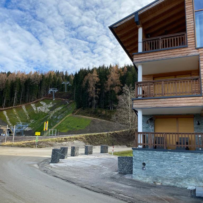 Ski In Ski Out Apartment Fastenberg Top 2 by AA Holiday Homes - Deluxe Apartment - 9