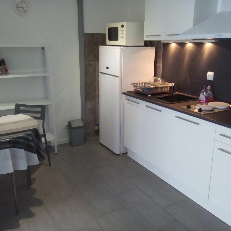 Appartement 30m2 classé 2 étoiles Atout France 200m port plages commerces - Apartment mit 1 Schlafzimmer - 2