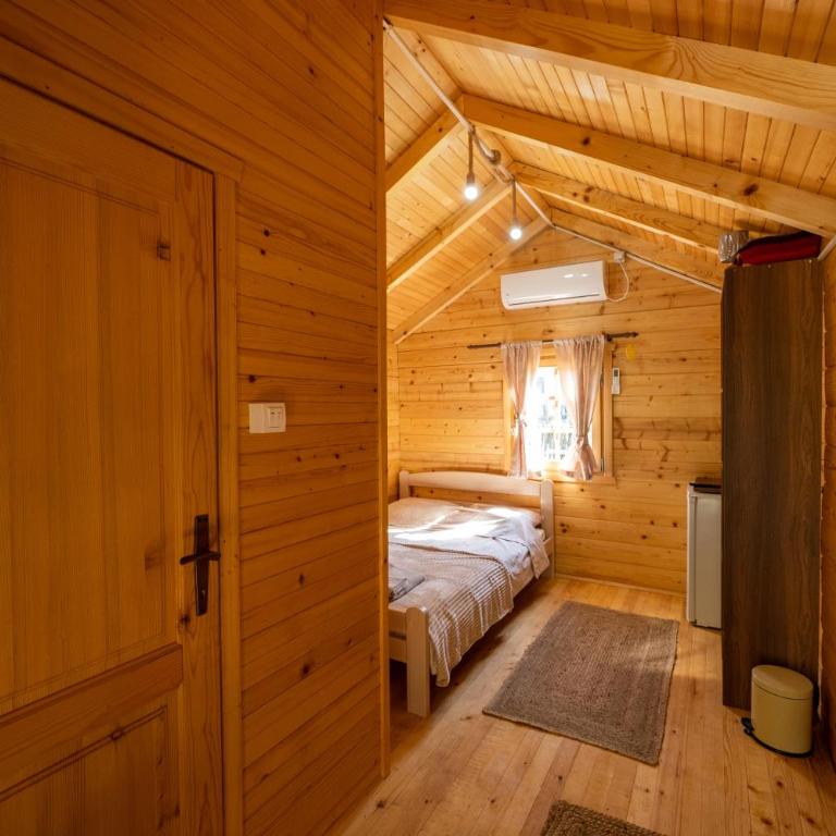 Via river - One-Bedroom House - 12