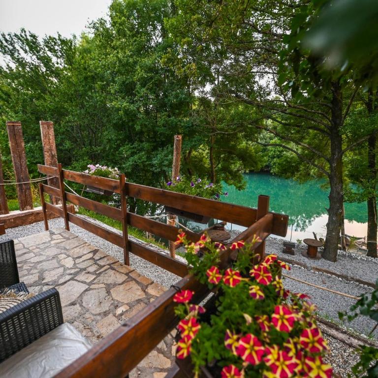 Via river - One-Bedroom House - 15