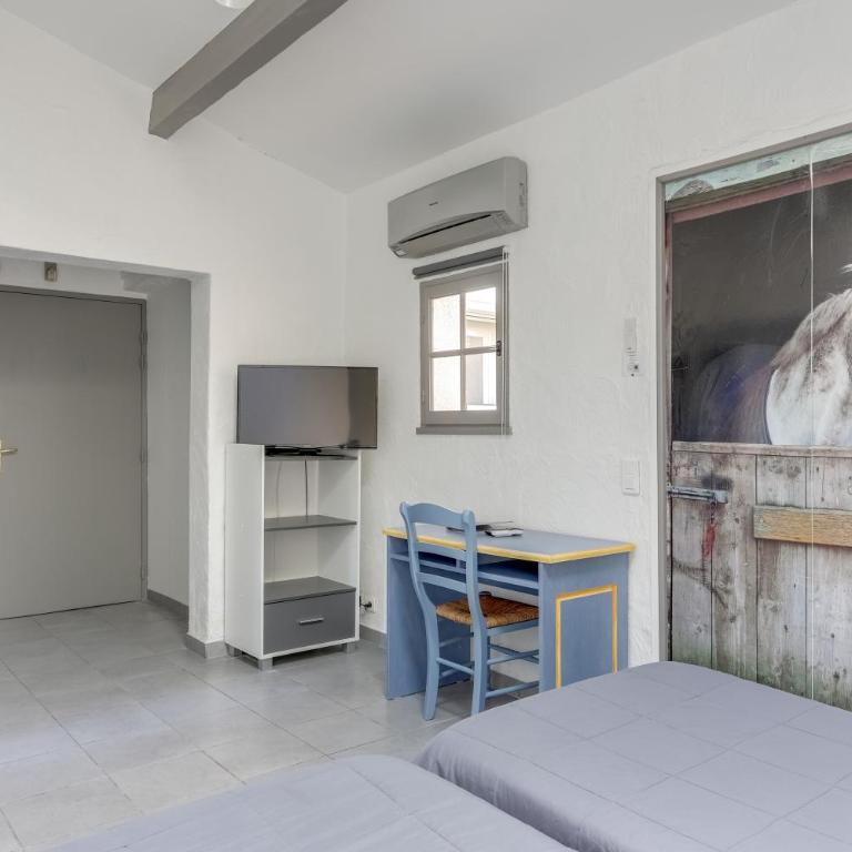 Hotel Les Palmiers En Camargue - Chambre Familiale Standard - 5
