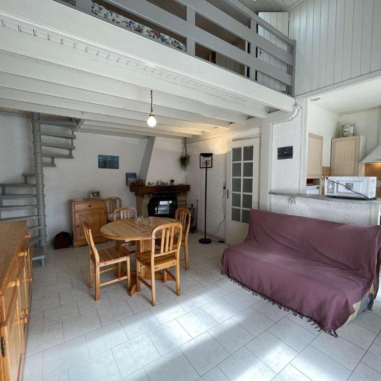 Maison 3 pièces avec mezzanine, proche plage et forêt, 6 couchages, parking, terrasse aménagée - FR-1-224C-240 - Maison de Vacances - 1