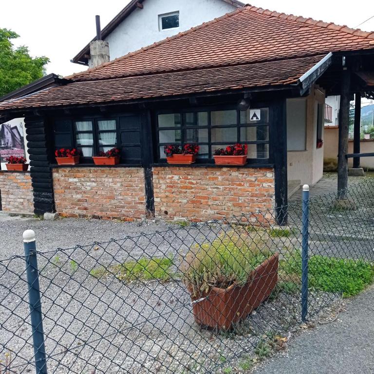 Kuca za odmor Zlaja - Two-Bedroom Apartment - 1