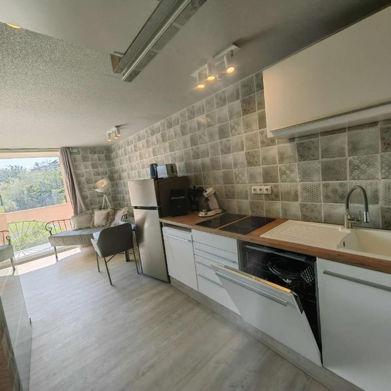 Studio rénové avec terrasse, climatisation, proche plage - FR-1-607-165 - Studio - 1
