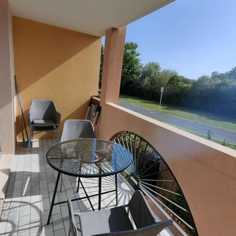 Studio rénové avec terrasse, climatisation, proche plage - FR-1-607-165 - Studio - 11