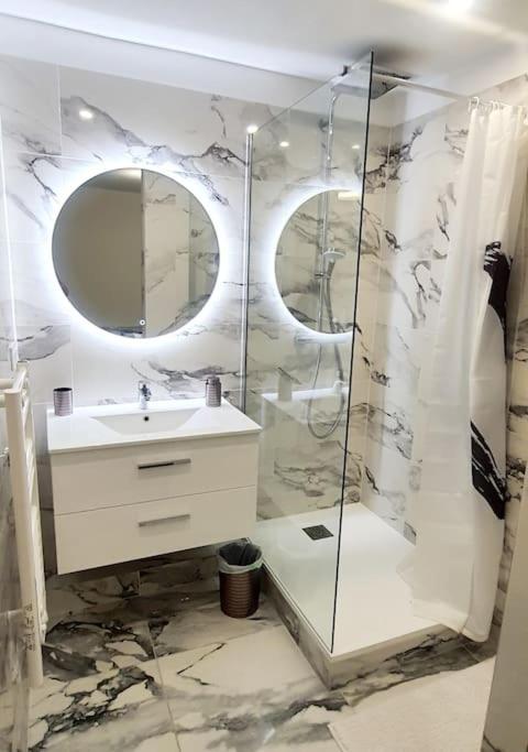 La Bonne Etoile Marseille ! Hébergement romantique ! Jacuzzi et Piscine chauffée - Maison 1 Chambre - 15