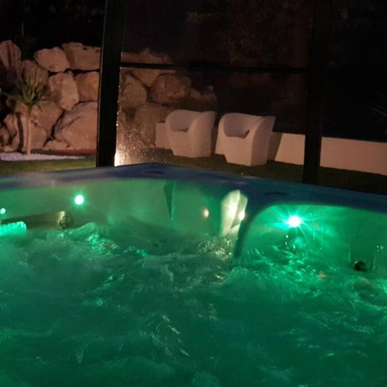 La Bonne Etoile Marseille ! Hébergement romantique ! Jacuzzi et Piscine chauffée - Maison 1 Chambre - 21
