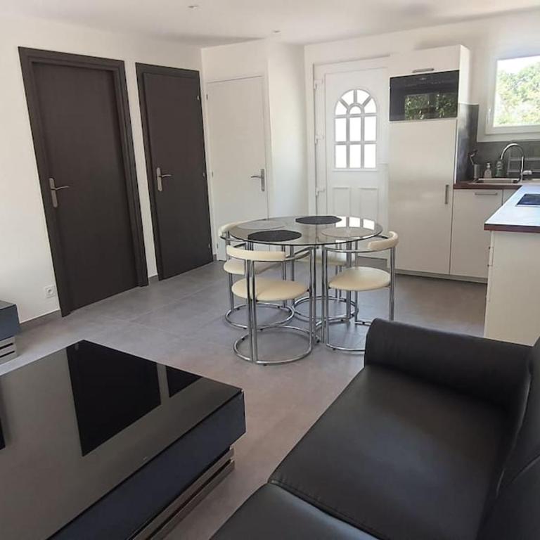 La Bonne Etoile Marseille ! Hébergement romantique ! Jacuzzi et Piscine chauffée - Maison 1 Chambre - 12
