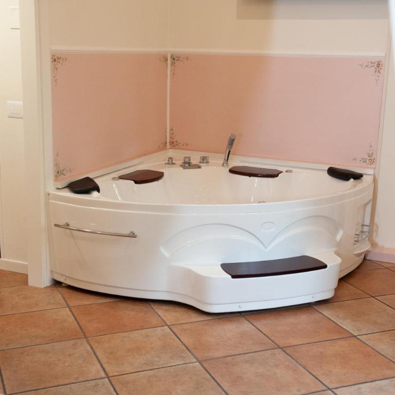 Residenza Catullo - Suite Deluxe con Vasca Idromassaggio - 16