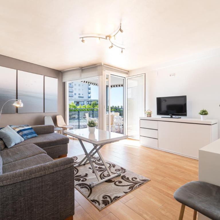 Salou Vista al Mar- Parking Free - 4 Ambientes - Three-Bedroom Apartment - 3