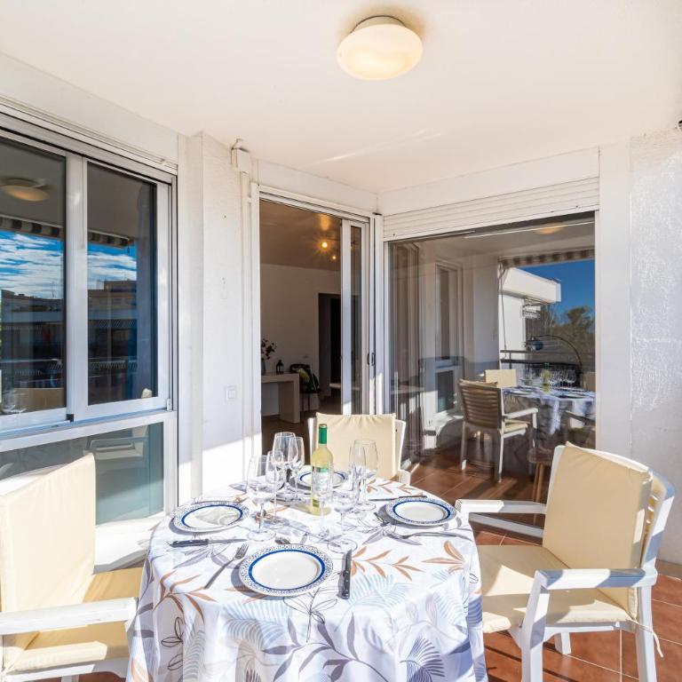 Salou Vista al Mar- Parking Free - 4 Ambientes - Three-Bedroom Apartment - 9