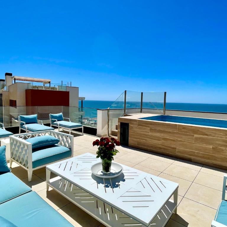 Luxury 3 Bedroom Penthouse - Three-Bedroom Apartment - 9