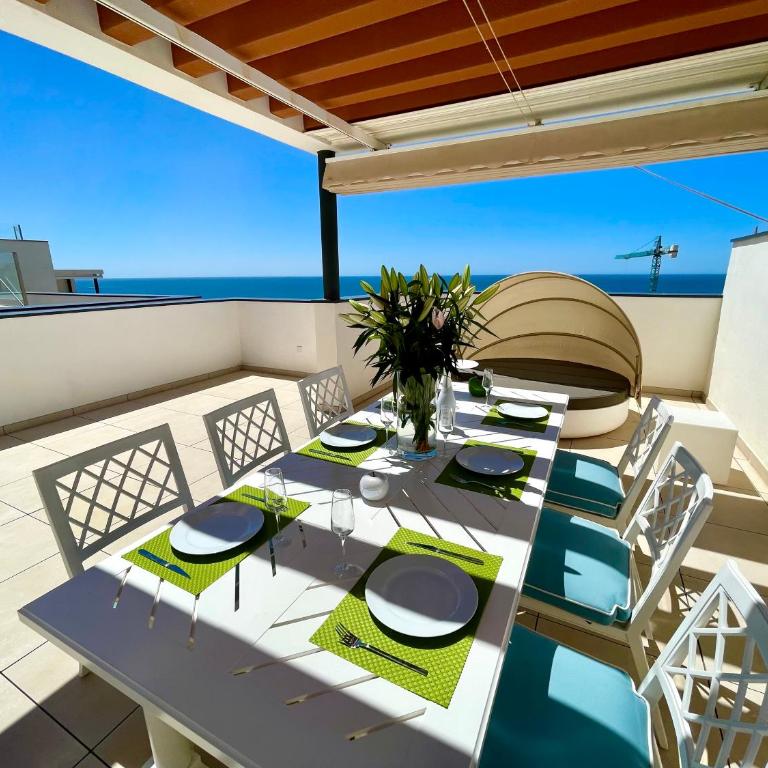 Luxury 3 Bedroom Penthouse - Three-Bedroom Apartment - 11