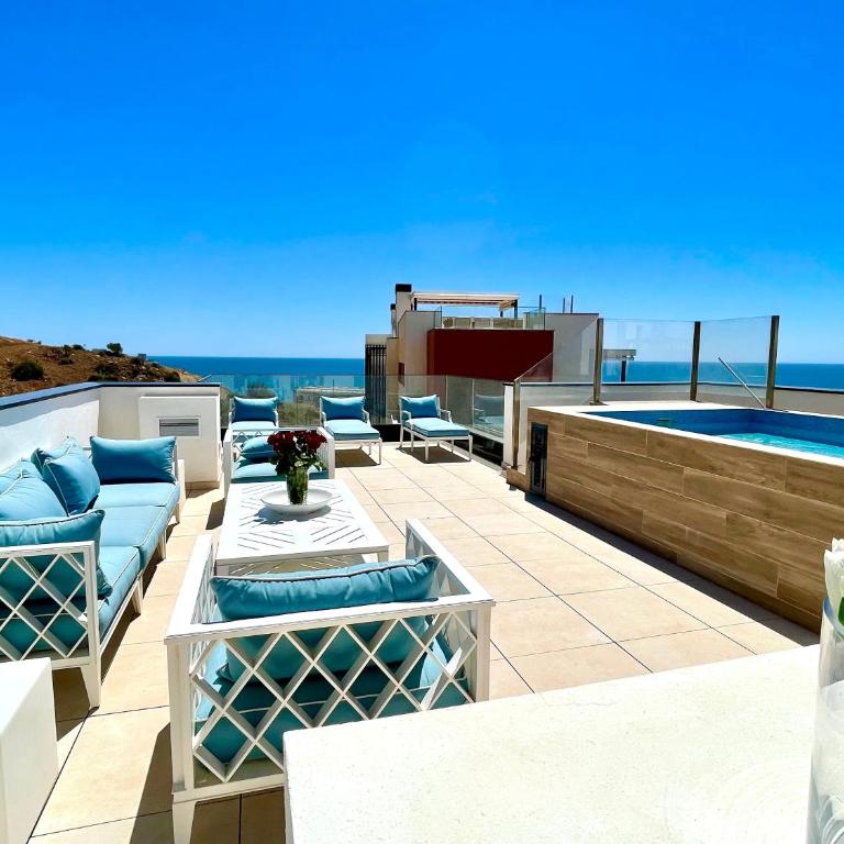 Luxury 3 Bedroom Penthouse - Three-Bedroom Apartment - 12