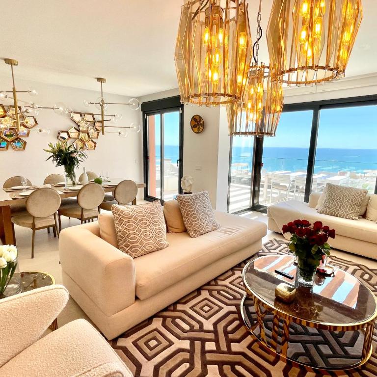 Luxury 3 Bedroom Penthouse - Three-Bedroom Apartment - 14