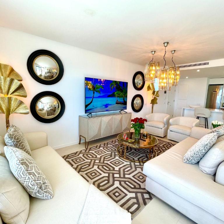 Luxury 3 Bedroom Penthouse - Three-Bedroom Apartment - 13