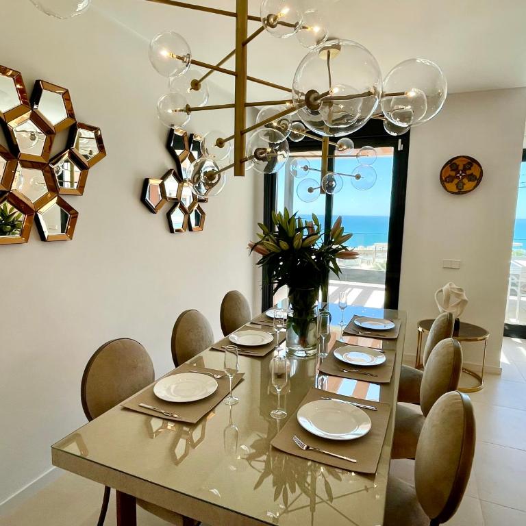 Luxury 3 Bedroom Penthouse - Three-Bedroom Apartment - 15