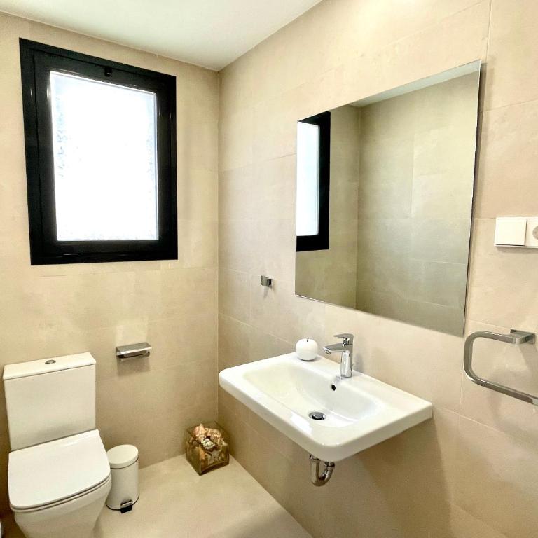 Luxury 3 Bedroom Penthouse - Three-Bedroom Apartment - 19