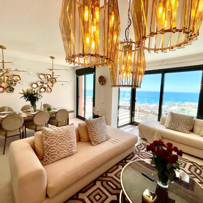 Luxury 3 Bedroom Penthouse - Three-Bedroom Apartment - 21