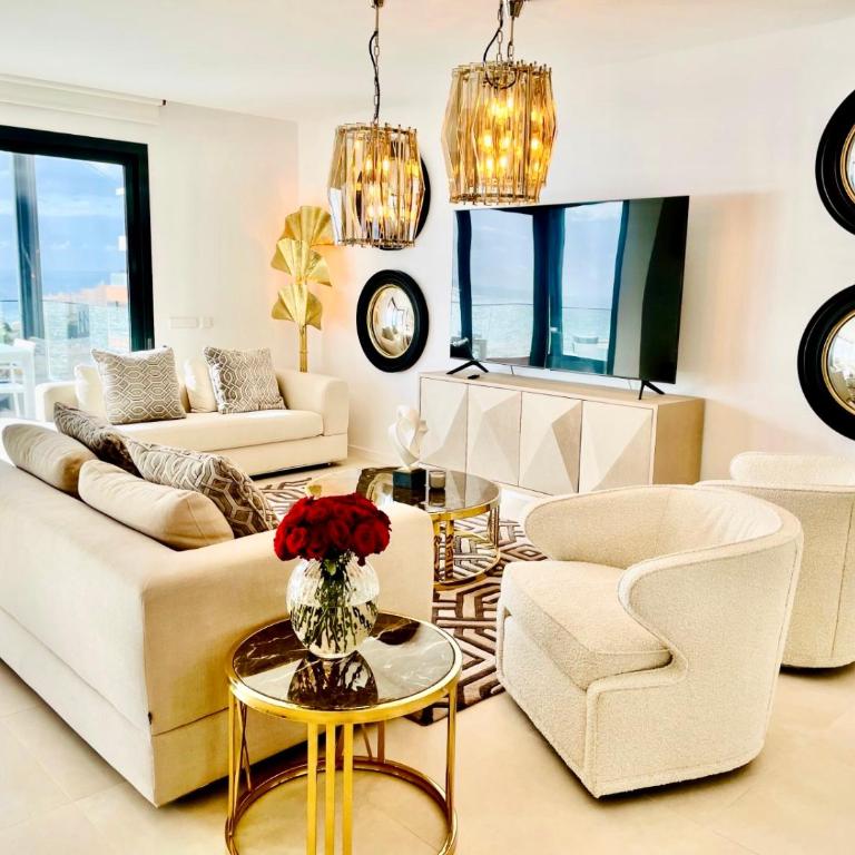 Luxury 3 Bedroom Penthouse - Three-Bedroom Apartment - 29