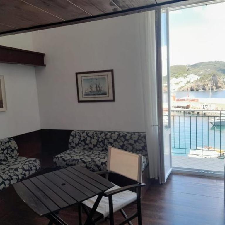 Al Mari Suites - Camera Matrimoniale con Balcone - 14