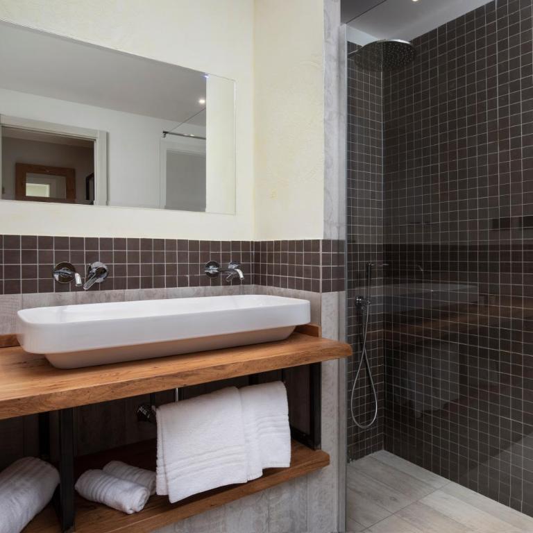 Hotel San Teodoro - Suite con Vista Piscina - 6