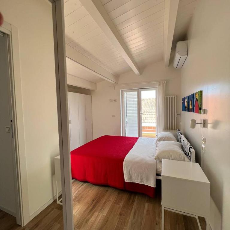 CASA MIRO' vicinissima al mare e parcheggio privato gratuito se disponibile - Two-Bedroom Apartment - 19