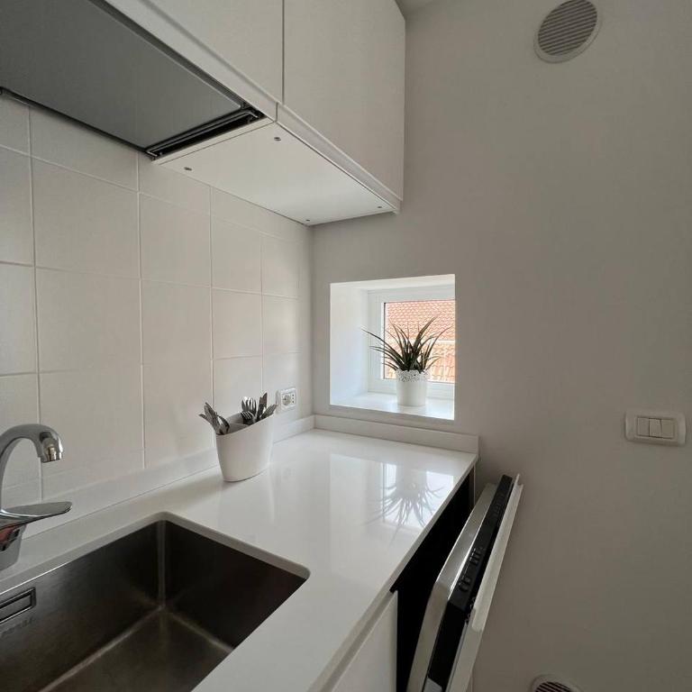 CASA MIRO' vicinissima al mare e parcheggio privato gratuito se disponibile - Two-Bedroom Apartment - 12