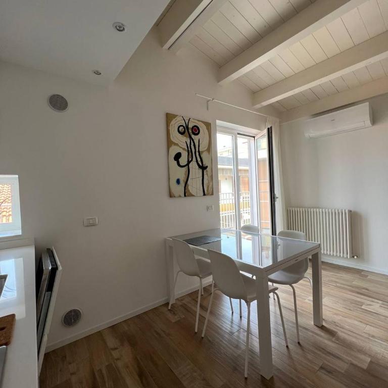 CASA MIRO' vicinissima al mare e parcheggio privato gratuito se disponibile - Two-Bedroom Apartment - 8