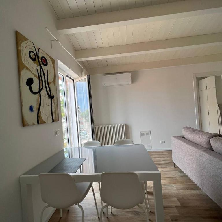 CASA MIRO' vicinissima al mare e parcheggio privato gratuito se disponibile - Two-Bedroom Apartment - 9