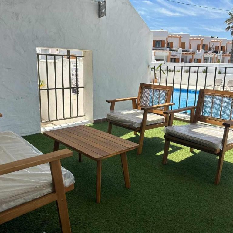 Urb. Las Cañas I. Apartamento F2 - Apartamento de 3 dormitorios - 4