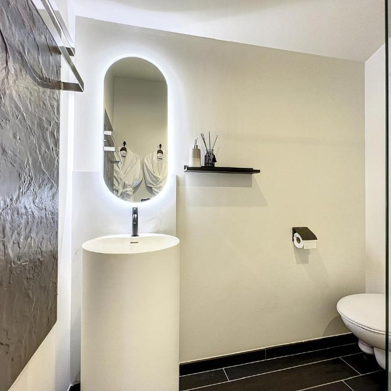 Suite Rouge baiser avec Jacuzzi privatif - LoveRoom Insolite - Apartamento de 1 dormitorio - 7