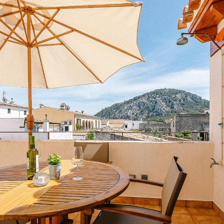 Townhouse with puig de María view by homevillas360 - Casa - 2