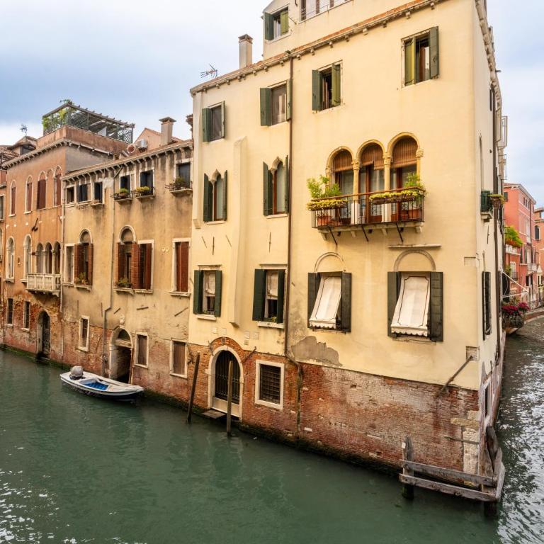 Palazzo Borgoloco - Appartamento con 3 Camere da Letto - 31