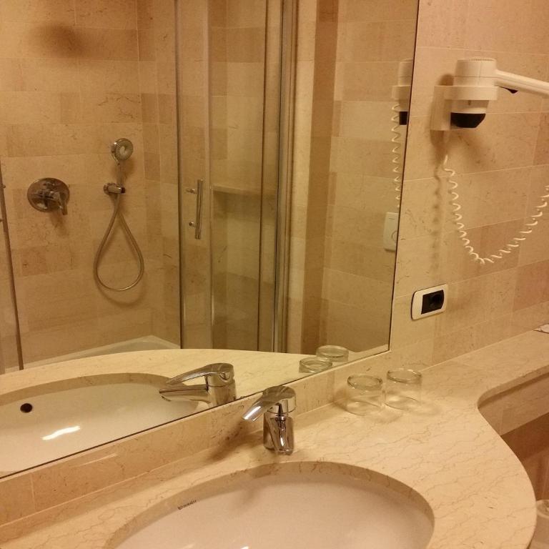 Hotel Royal - Camera Matrimoniale Comfort - 4