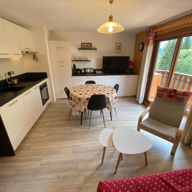 Appartement paisible à Châtel avec WiFi et parking - FR-1-693-12 - Apartment - 4