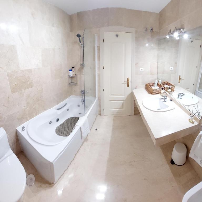 Luxurious Apartment 2 Bedroom 2 Bathroom Near Beach - Apartamento de 2 dormitorios - 16