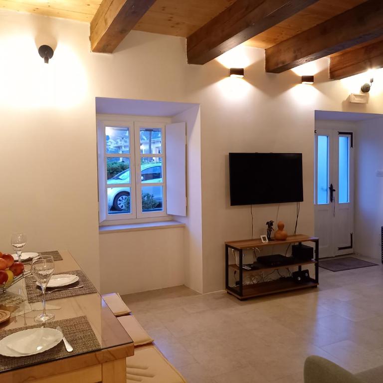 Romantic stone house by the sea **** - Villa with Sea View - 10