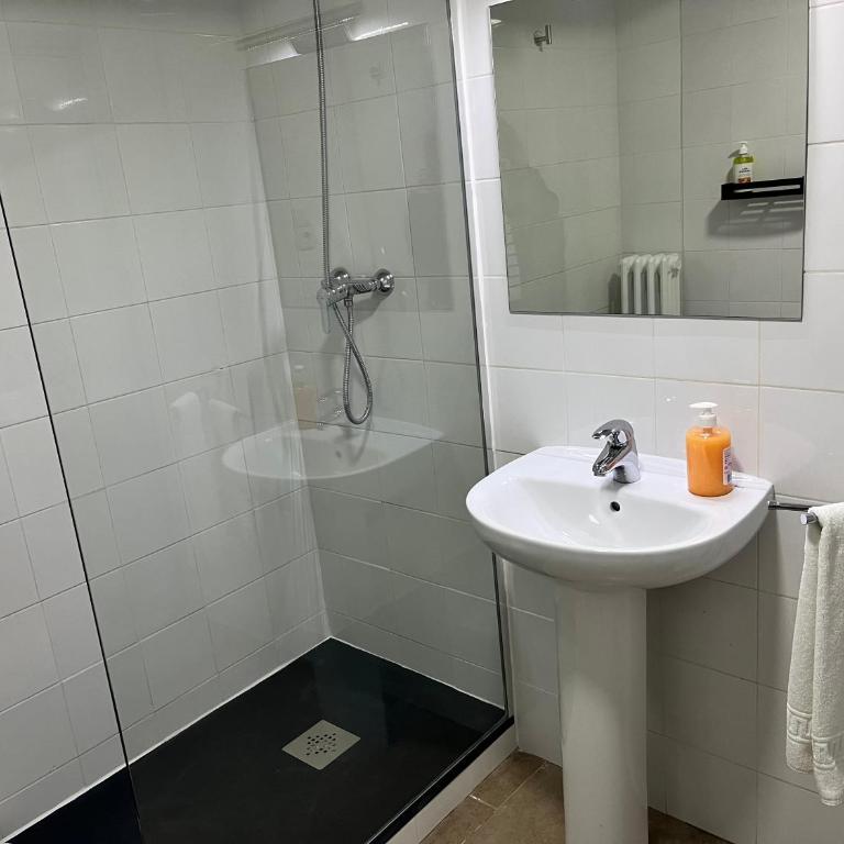 Hostal ARS - Zweibettzimmer mit eigenem Bad - 3