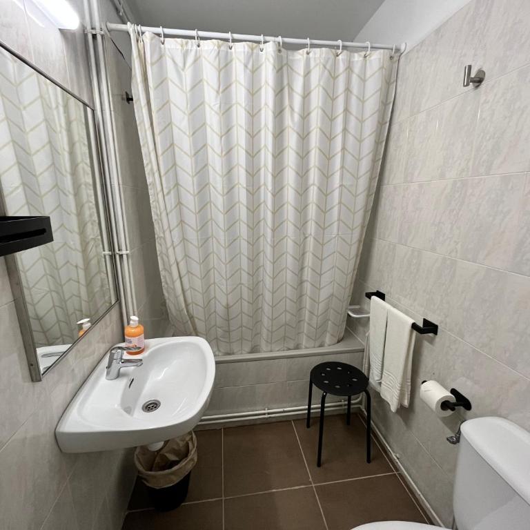 Hostal ARS - Einzelzimmer mit eigenem Bad - 2