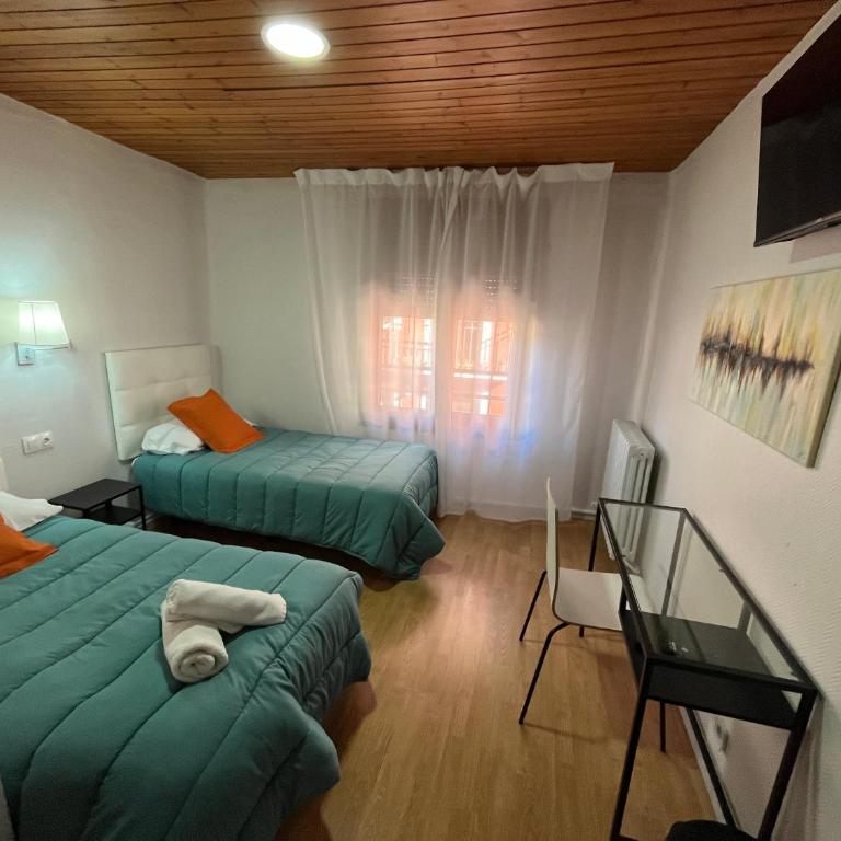 Hostal ARS - Zweibettzimmer mit eigenem Bad - 1