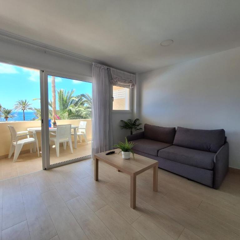 White and Quiet! Modern apartment in San Agustin - One-Bedroom Apartment - 8