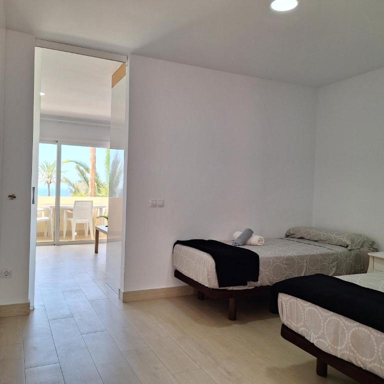 White and Quiet! Modern apartment in San Agustin - One-Bedroom Apartment - 11